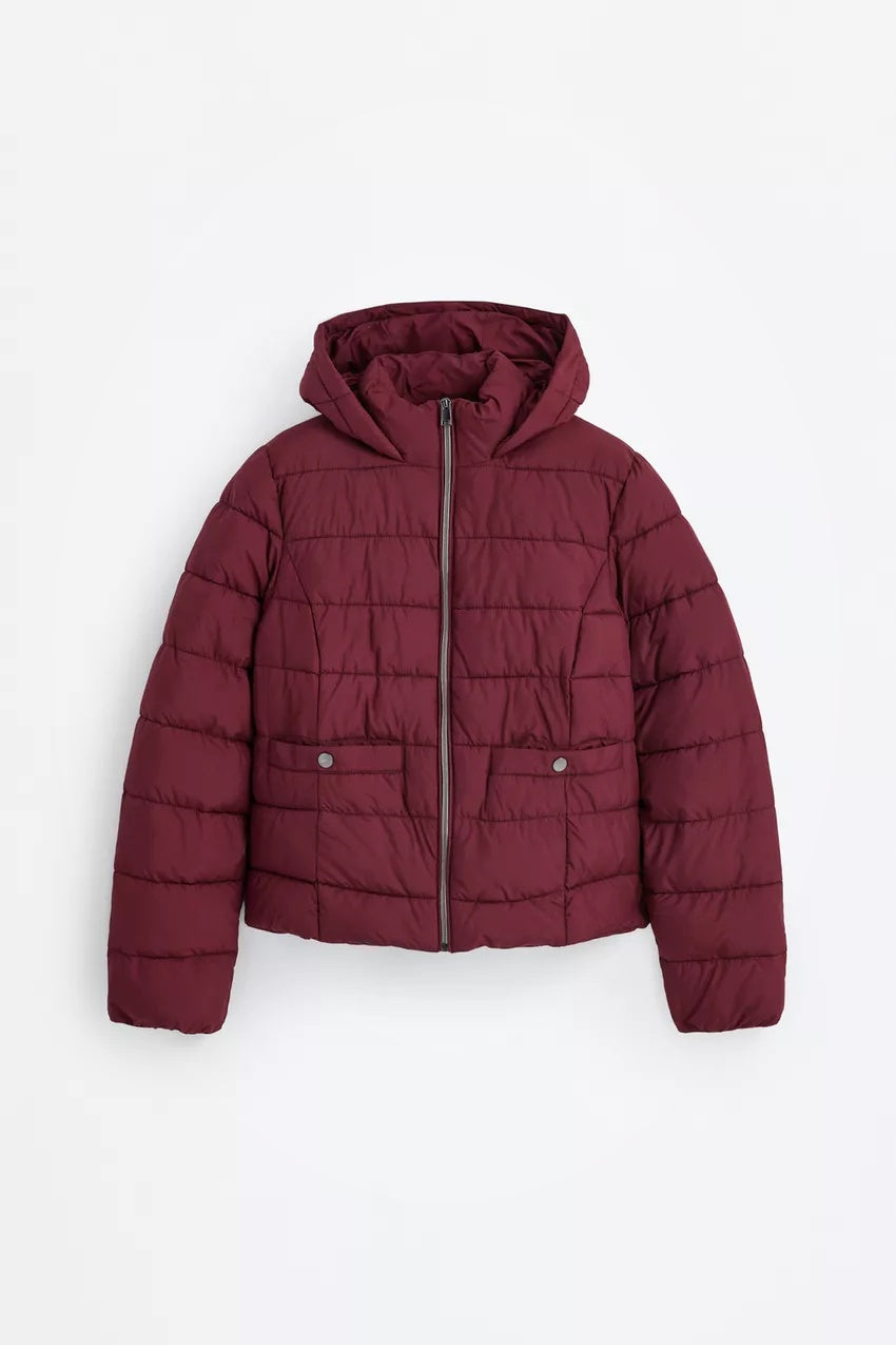 Abrigo corto con capucha para mujer – burdeos, cálido y ligero – Modenique